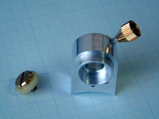 Upper eye width axis holder